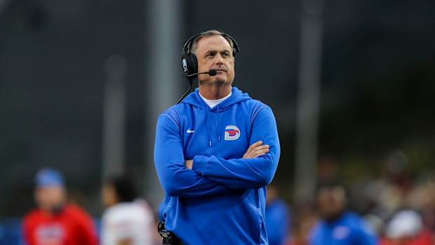 Nov 20, 2021; Cincinnati, Ohio, USA; Southern Methodist Mustangs head coach Sonny Dykes during the first half against the Cincinnati Bearcats at Nippert Stadium